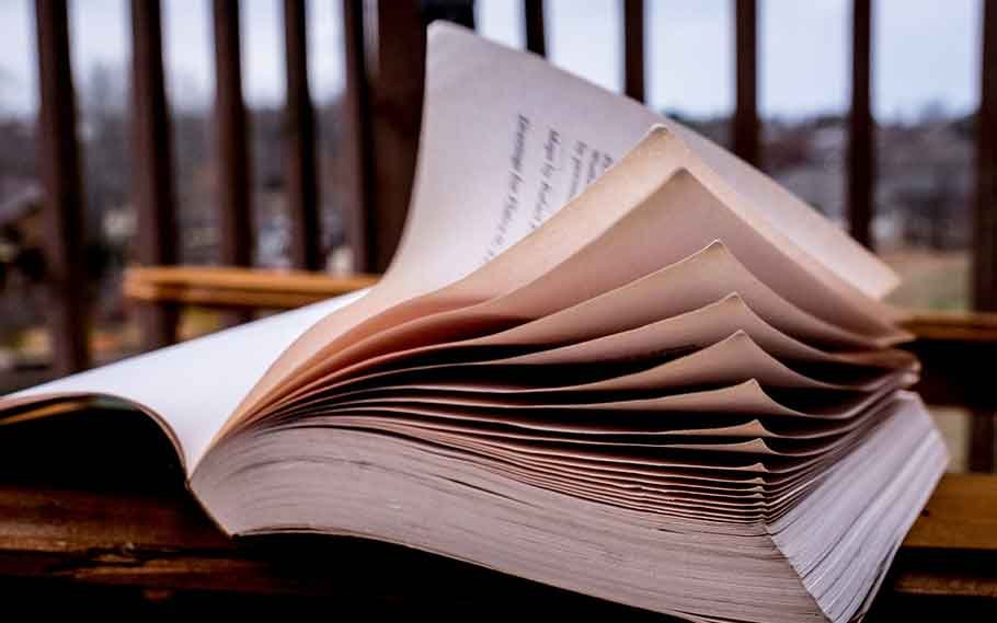 6 books to read before you turn 25! 1 Books