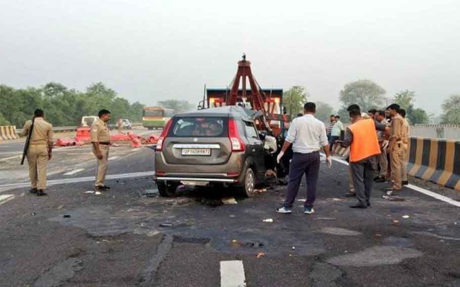 Car Crash in Mathura road; kills 7 people 1 car crash