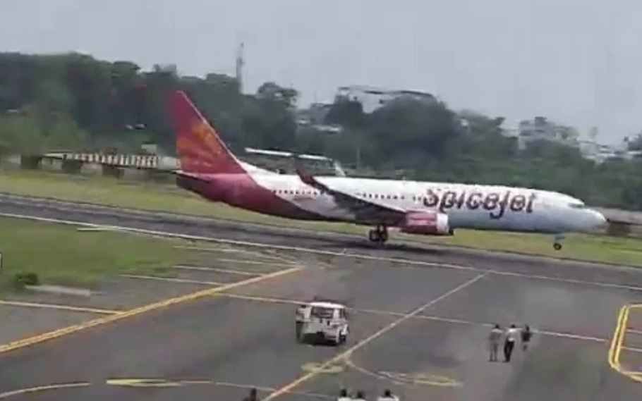 Spicejet Delhi-Bound flight Engine catches fire 1 spicejet