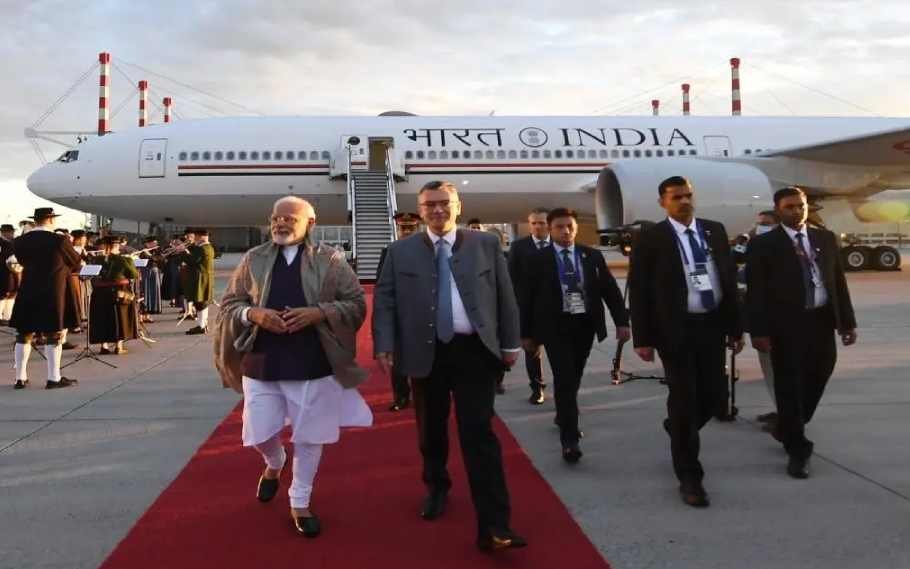 PM Narendra Modi arrives at Germany to attend G7 summit 1 PM narendra modi