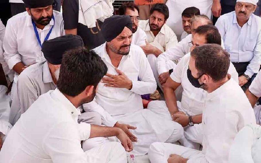 Rahul Gandhi pays visit to Sidhu Moose Wala family, 2022 1 New Project 81