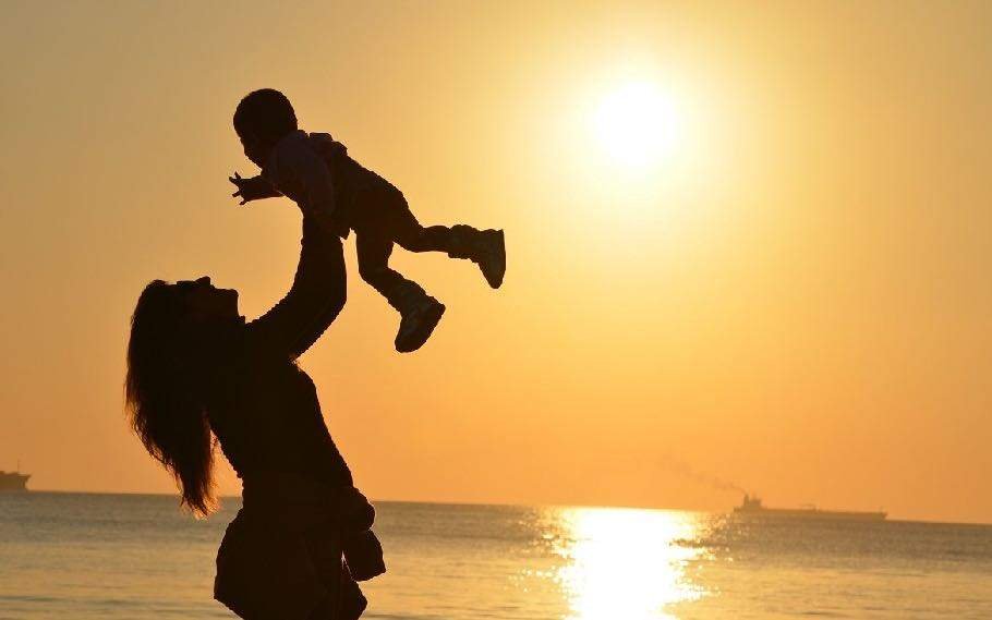 Bombay High Court; Woman cannot be asked to choose between child and career 1 child and career