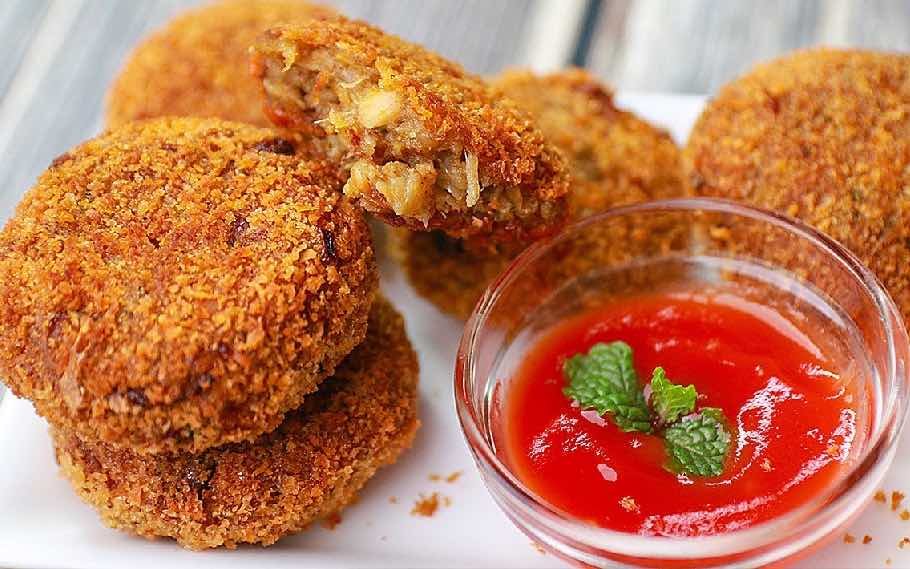 Pujo'r Khawar: Street foods to try during Durga Puja 2022 3 cutlet
