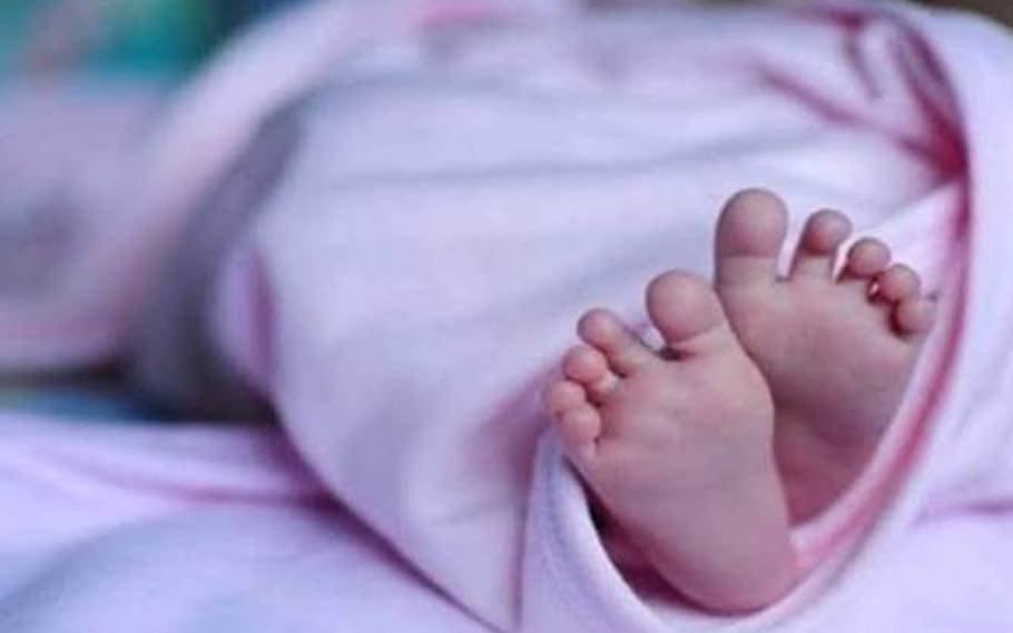 Uttar Pradesh: Mother kills 6 month old infant in order to escape with boyfriend 1 infant baby