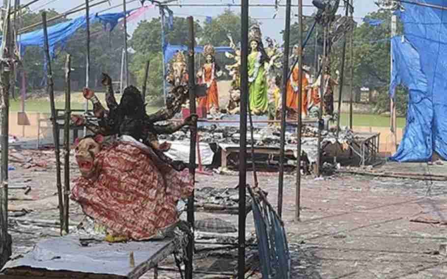 Massive Fire at UP Puja Pandal; 3 children dead 2 fire at UP puja pandal