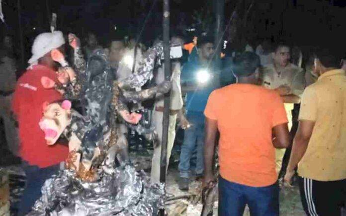 Fire at UP puja pandal