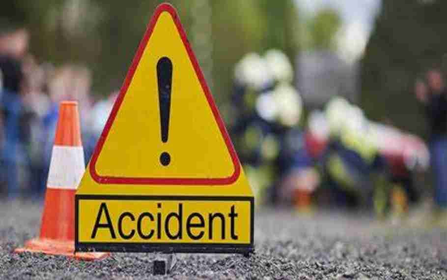 Road Accident in Guwahati; Drunk cab driver hits car, 2 injured 1 road accident in Guwahati
