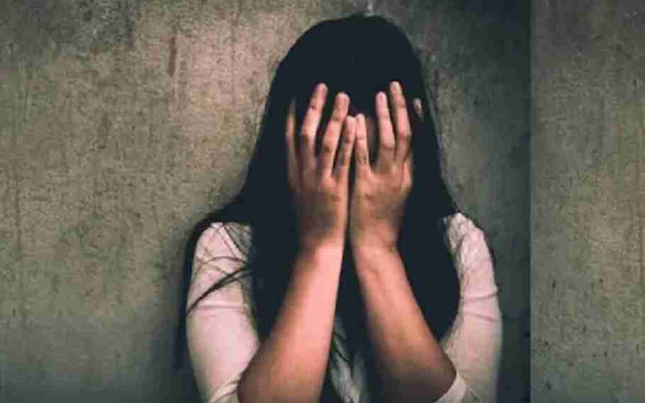 Delhi woman gang raped with rod inserted into private parts 2 woman gang raped with rod
