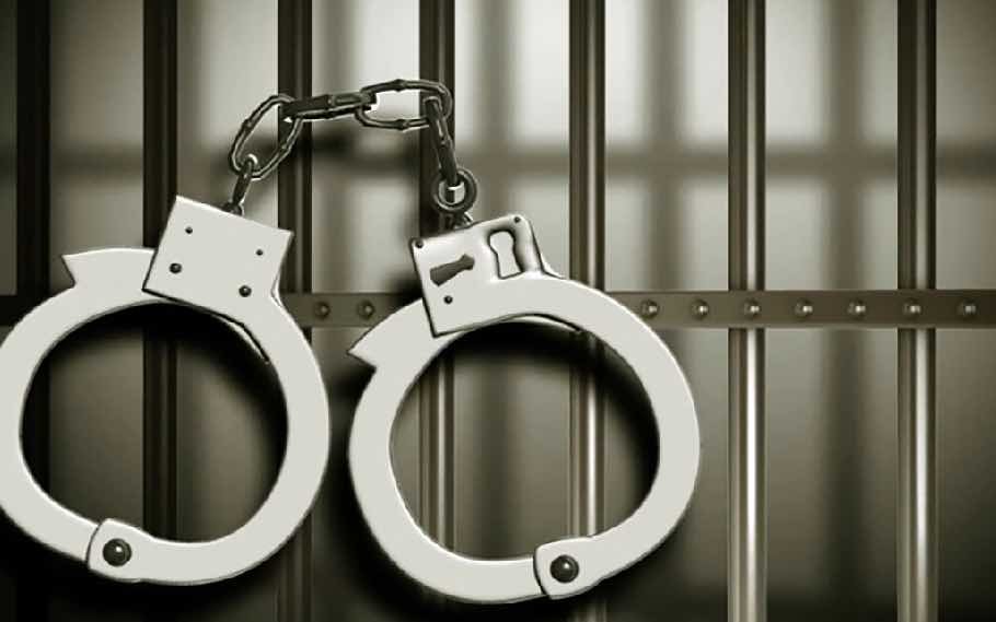 Iran: Woman arrested for eating at a restaurant without wearing a hijab 2 arrest 4
