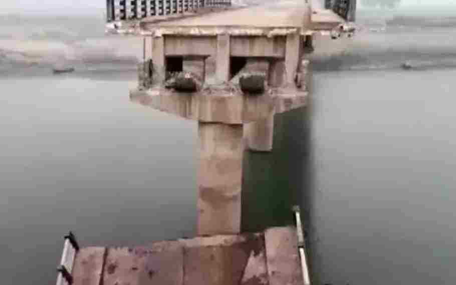 Bihar: New RCC Bridge Collapsed Even Before Inauguration 2 New RCC Bridge Collapsed