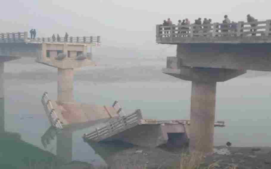 Bihar: New RCC Bridge Collapsed Even Before Inauguration 1 New RCC Bridge Collapsed
