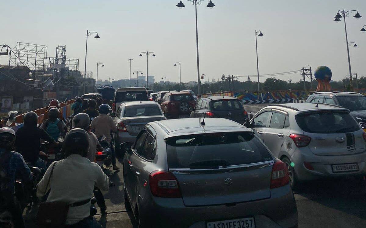 Maligaon flyover fails to reduce traffic jams as citizens still stranded for hours on the 400 crore flyover 1 Maligaon flyover fails to reduce traffic jams as citizens still stranded for hours on the 400 crore flyover