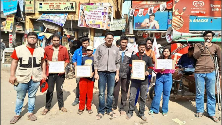West Bengal School Halts Classes for Duare Sarkar, Sparks Public Outcry 2025 2 Duare Sarkar controversy West Bengal education news Jalpaiguri school dispute Government schemes in schools Parents protest school closure